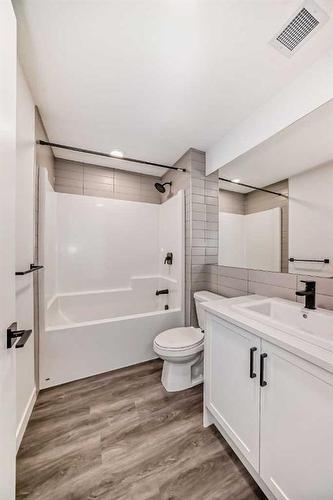 3108-350 Livingston Common Ne, Calgary, AB - Indoor Photo Showing Bathroom