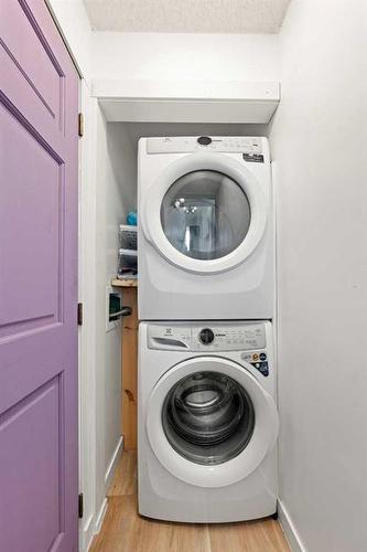 40 Bermondsey Road Nw, Calgary, AB - Indoor Photo Showing Laundry Room