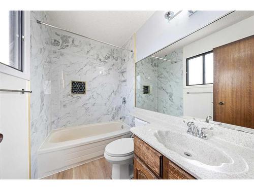 40 Bermondsey Road Nw, Calgary, AB - Indoor Photo Showing Bathroom