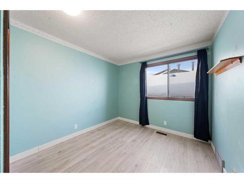 40 Bermondsey Road Nw, Calgary, AB - Indoor Photo Showing Other Room