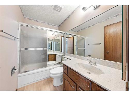 40 Bermondsey Road Nw, Calgary, AB - Indoor Photo Showing Bathroom