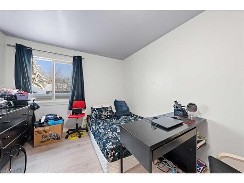 40 Bermondsey Road Nw, Calgary, AB - Indoor