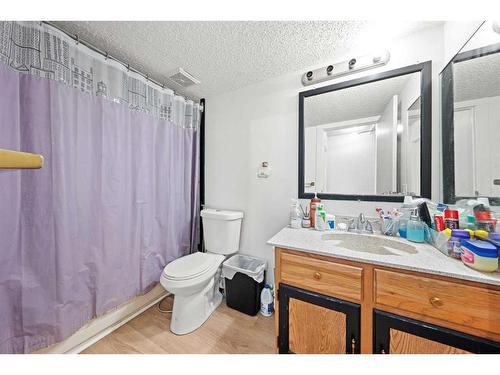 40 Bermondsey Road Nw, Calgary, AB - Indoor Photo Showing Bathroom