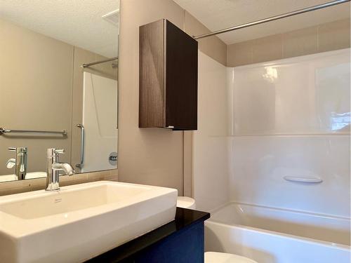 1411-240 Skyview Ranch Road Ne, Calgary, AB - Indoor Photo Showing Bathroom