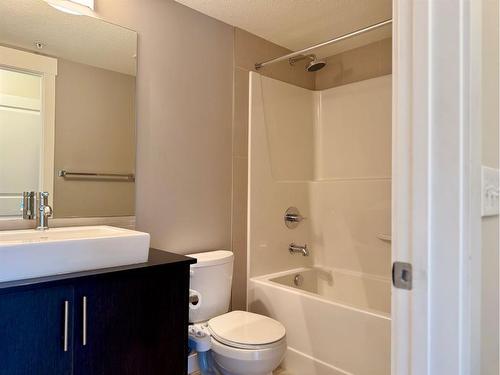 1411-240 Skyview Ranch Road Ne, Calgary, AB - Indoor Photo Showing Bathroom