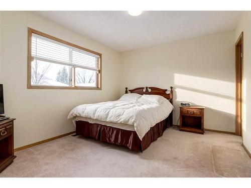 116 Sunvale Crescent Se, Calgary, AB - Indoor Photo Showing Bedroom