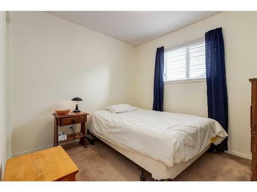 116 Sunvale Crescent Se, Calgary, AB - Indoor Photo Showing Bedroom