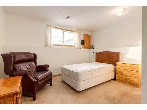 116 Sunvale Crescent Se, Calgary, AB - Indoor Photo Showing Bedroom