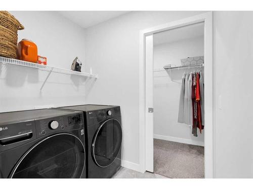 288 Legacy Reach Circle Se, Calgary, AB - Indoor Photo Showing Laundry Room