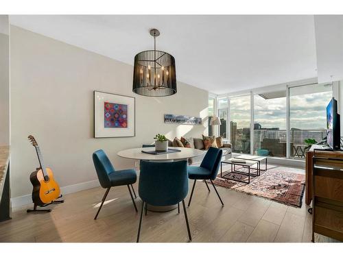 906-510 6 Avenue Se, Calgary, AB - Indoor Photo Showing Dining Room