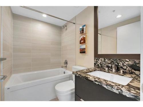 906-510 6 Avenue Se, Calgary, AB - Indoor Photo Showing Bathroom