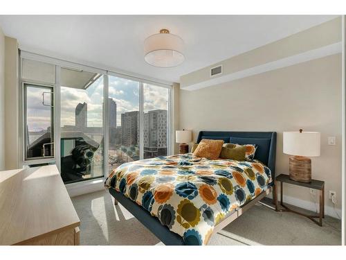 906-510 6 Avenue Se, Calgary, AB - Indoor Photo Showing Bedroom