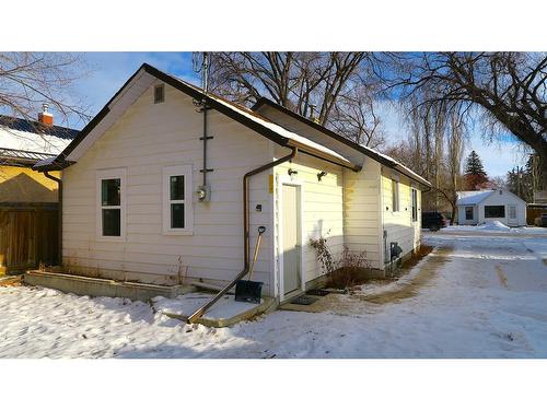 123 1 Street East, Brooks, AB - Outdoor