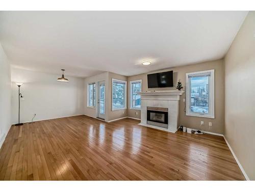 133 38 Avenue Sw, Calgary, AB - Indoor Photo Showing Living Room With Fireplace