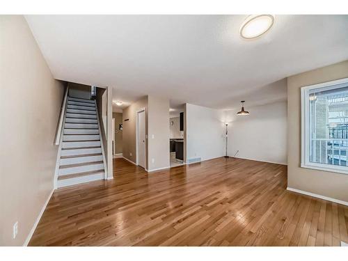 133 38 Avenue Sw, Calgary, AB - Indoor Photo Showing Other Room