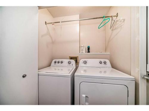 133 38 Avenue Sw, Calgary, AB - Indoor Photo Showing Laundry Room