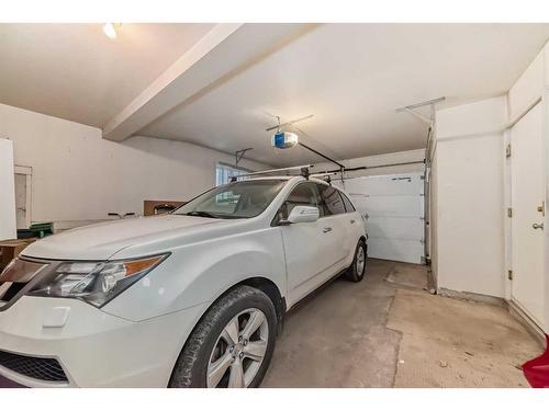 133 38 Avenue Sw, Calgary, AB - Indoor Photo Showing Garage