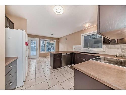 133 38 Avenue Sw, Calgary, AB - Indoor Photo Showing Kitchen