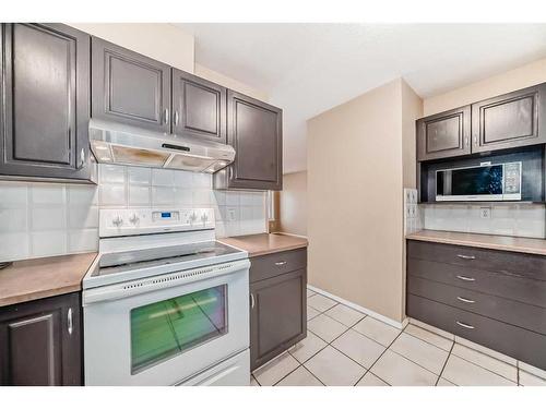 133 38 Avenue Sw, Calgary, AB - Indoor Photo Showing Kitchen