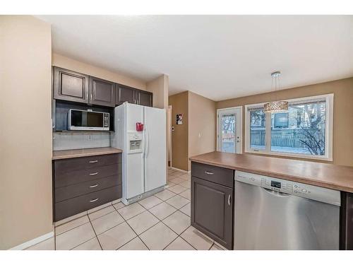 133 38 Avenue Sw, Calgary, AB - Indoor Photo Showing Kitchen