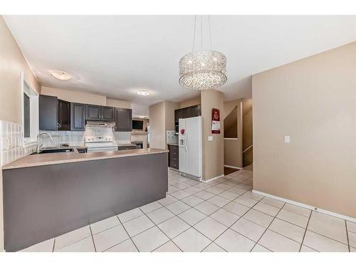 133 38 Avenue Sw, Calgary, AB - Indoor Photo Showing Kitchen