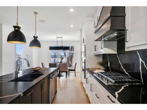 3535 40 Street Sw, Calgary, AB - Indoor Photo Showing Kitchen With Double Sink With Upgraded Kitchen