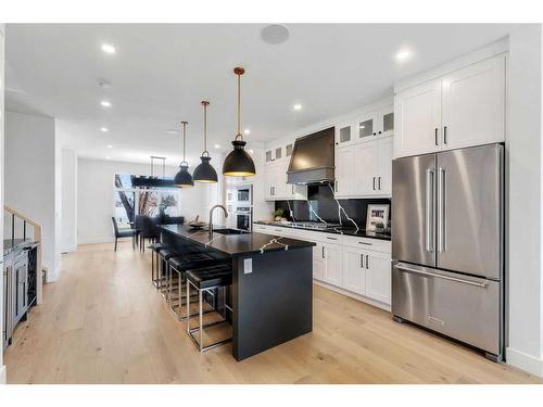 3535 40 Street Sw, Calgary, AB - Indoor Photo Showing Kitchen With Stainless Steel Kitchen With Upgraded Kitchen