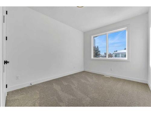 3535 40 Street Sw, Calgary, AB - Indoor Photo Showing Other Room