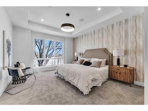 3535 40 Street Sw, Calgary, AB - Indoor Photo Showing Bedroom