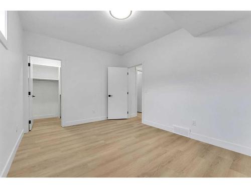 3535 40 Street Sw, Calgary, AB - Indoor Photo Showing Other Room