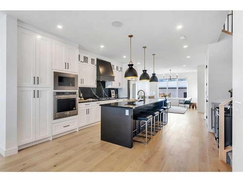 3535 40 Street Sw, Calgary, AB - Indoor Photo Showing Kitchen With Stainless Steel Kitchen With Upgraded Kitchen