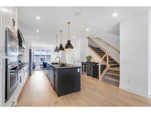 3535 40 Street Sw, Calgary, AB - Indoor Photo Showing Kitchen With Stainless Steel Kitchen With Upgraded Kitchen