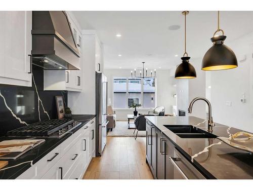 3535 40 Street Sw, Calgary, AB - Indoor Photo Showing Kitchen With Stainless Steel Kitchen With Double Sink With Upgraded Kitchen