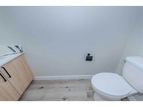 12 Abingdon Court Ne, Calgary, AB - Indoor Photo Showing Bathroom