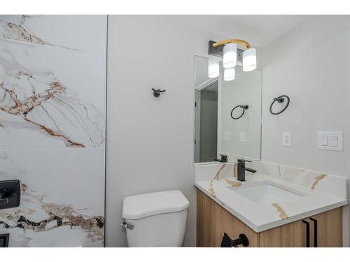 12 Abingdon Court Ne, Calgary, AB - Indoor Photo Showing Bathroom