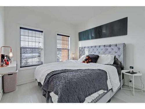 4306-5605 Henwood Street Sw, Calgary, AB - Indoor Photo Showing Bedroom