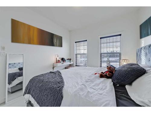 4306-5605 Henwood Street Sw, Calgary, AB - Indoor Photo Showing Bedroom