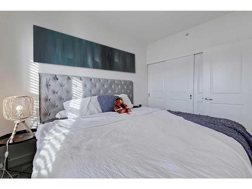 4306-5605 Henwood Street Sw, Calgary, AB - Indoor Photo Showing Bedroom