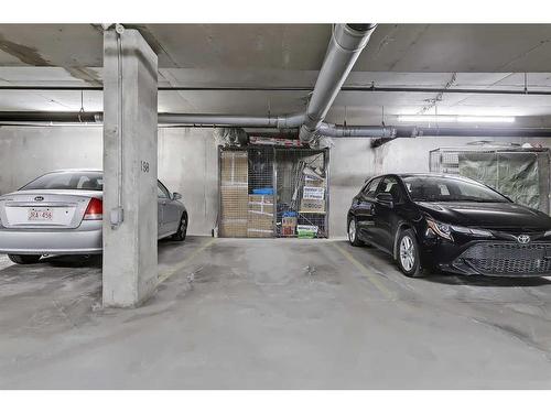 4306-5605 Henwood Street Sw, Calgary, AB - Indoor Photo Showing Garage