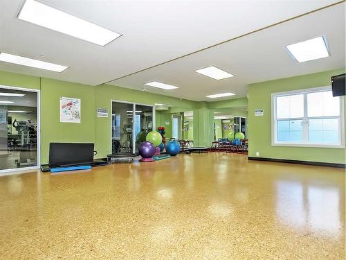 4306-5605 Henwood Street Sw, Calgary, AB - Indoor Photo Showing Gym Room