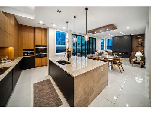 201,203,205-65 Edmonton Trail Ne, Calgary, AB - Indoor Photo Showing Kitchen With Double Sink With Upgraded Kitchen