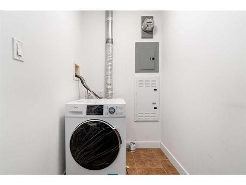 1701-8880 Horton Road Sw, Calgary, AB - Indoor Photo Showing Laundry Room