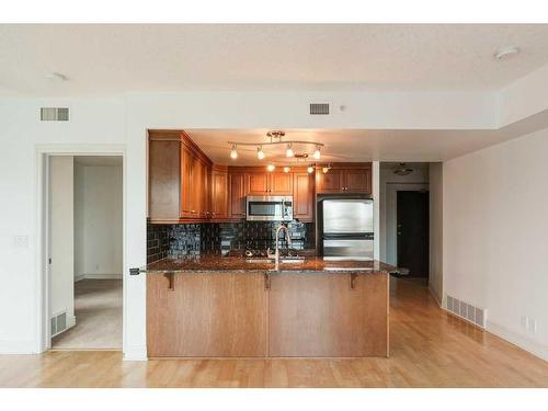 604-920 5 Avenue Sw, Calgary, AB - Indoor Photo Showing Kitchen