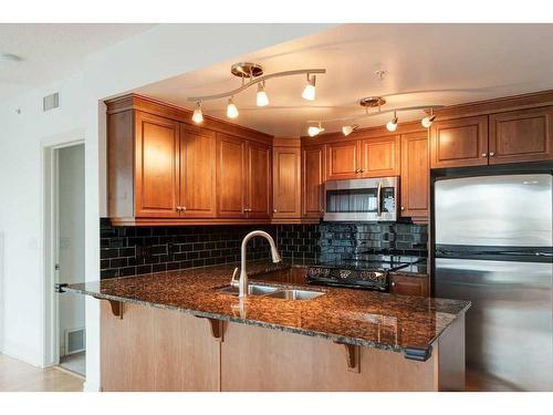 604-920 5 Avenue Sw, Calgary, AB - Indoor Photo Showing Kitchen With Double Sink