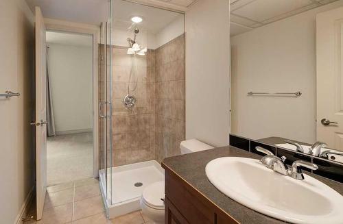 604-920 5 Avenue Sw, Calgary, AB - Indoor Photo Showing Bathroom