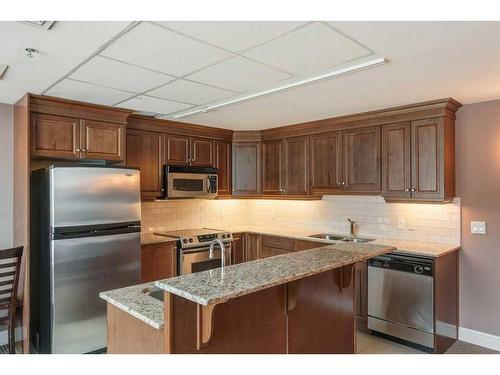 604-920 5 Avenue Sw, Calgary, AB - Indoor Photo Showing Kitchen With Upgraded Kitchen