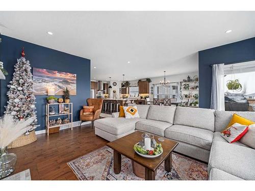 1022 Carriage Lane Drive, Carstairs, AB - Indoor Photo Showing Living Room