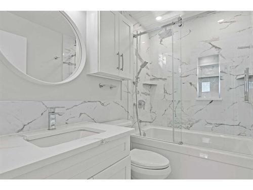 315 Woodridge Place Sw, Calgary, AB - Indoor Photo Showing Bathroom