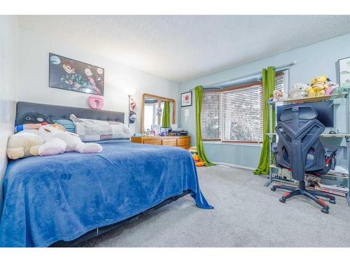 101-6103 Madigan Drive Ne, Calgary, AB - Indoor Photo Showing Bedroom