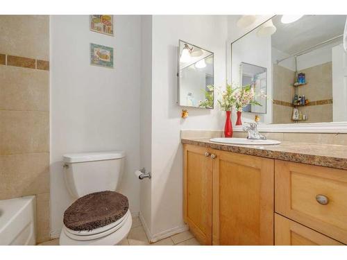 101-6103 Madigan Drive Ne, Calgary, AB - Indoor Photo Showing Bathroom